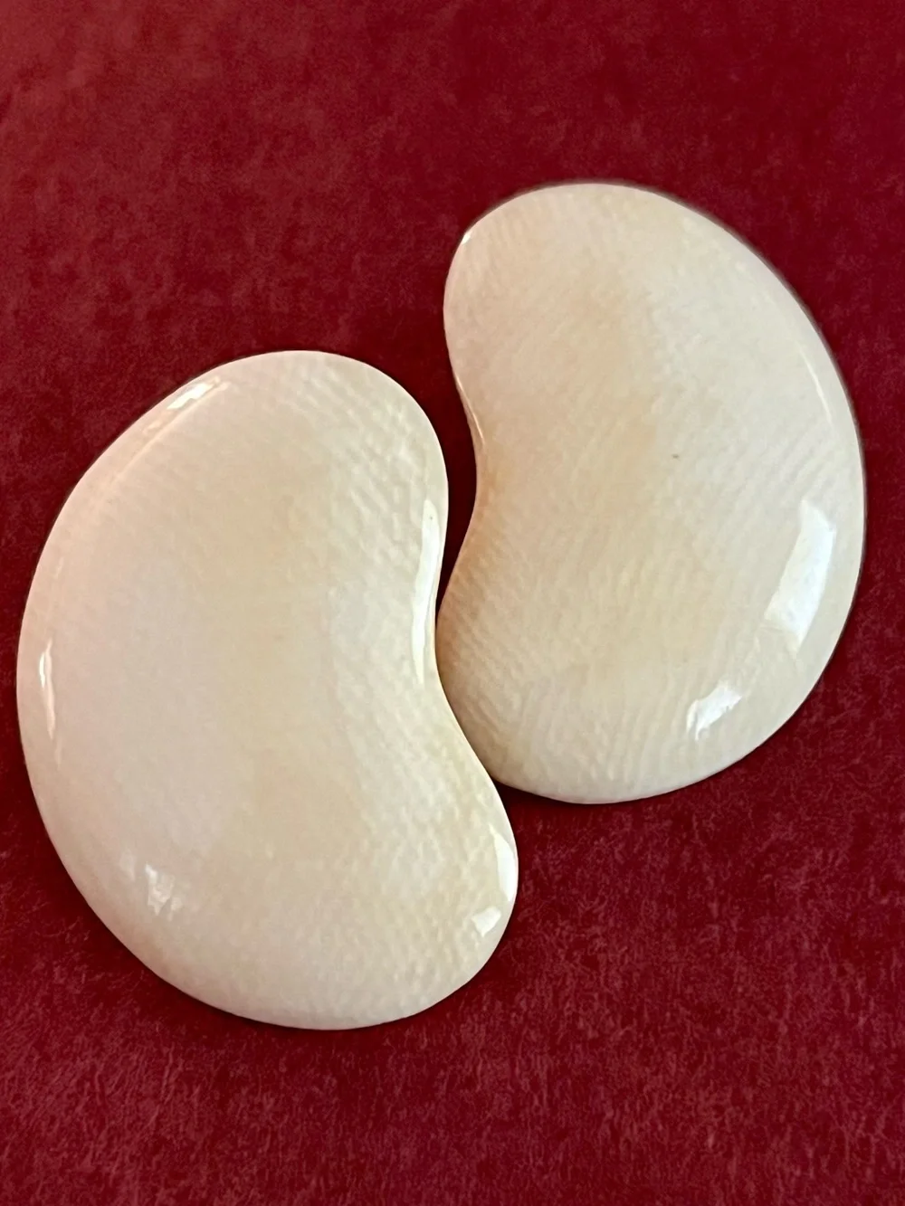 Vintage 70s Cream Kidney Bean Statement Stud Earrings Abstract Retro Costume